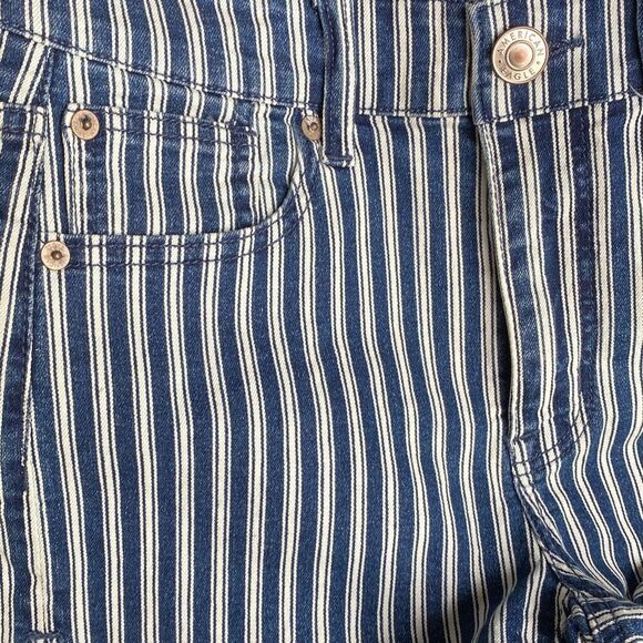 American Eagle Next Level Stretch Hi Rise Pinstripe Shorts Size 4 NWT - Picture 4 of 5